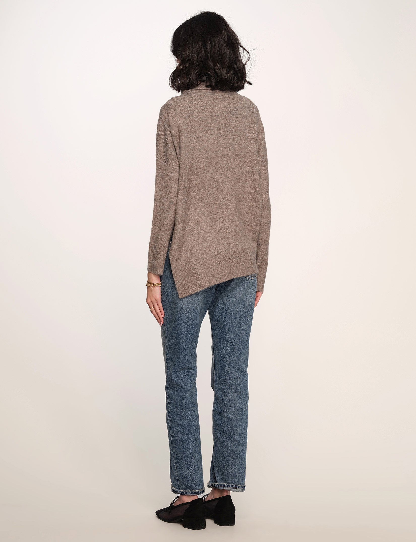 aska sweater