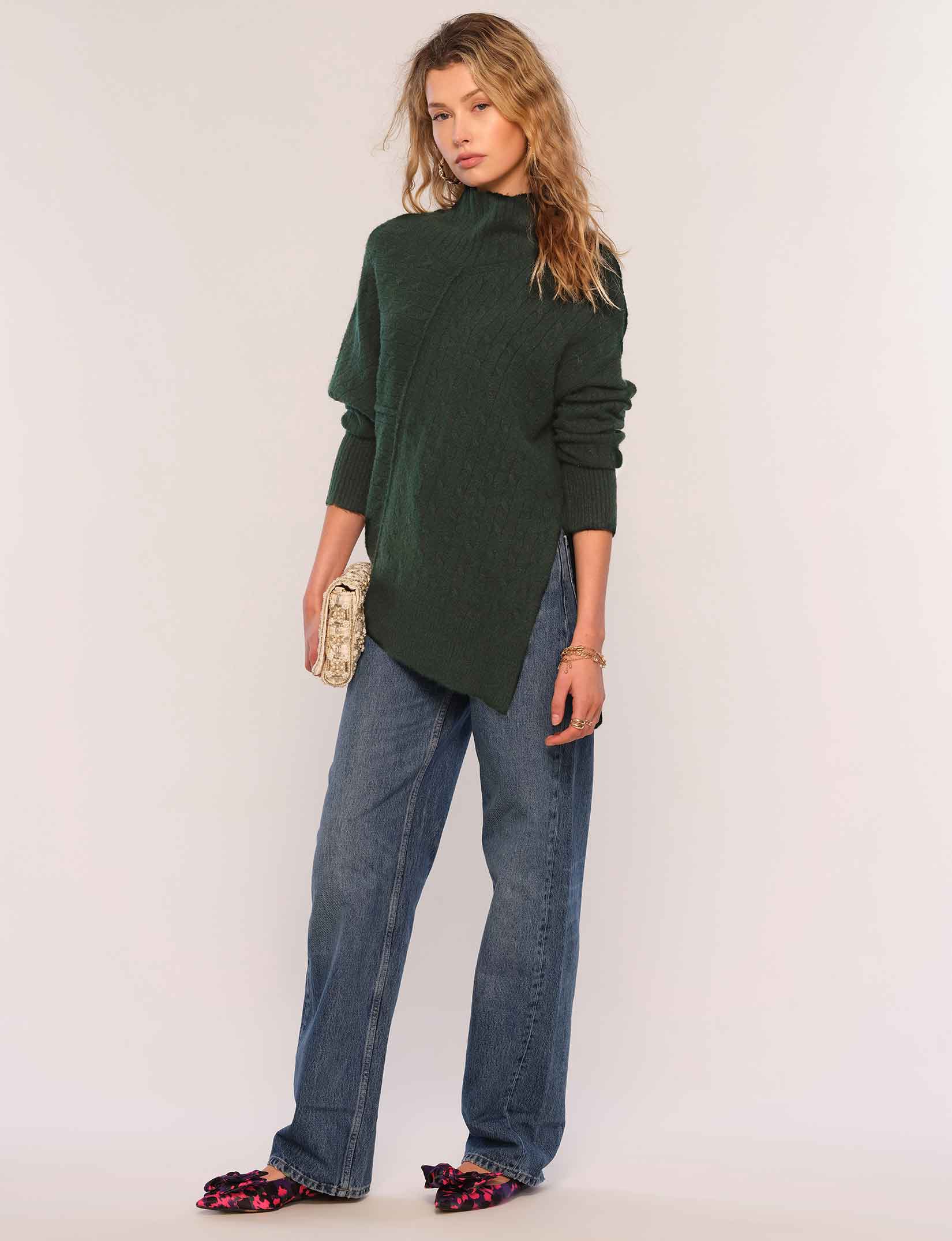 amia sweater